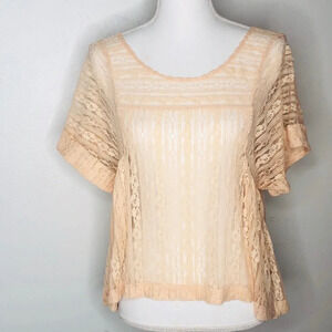 Free People Top. Lace spring/summer top.  Small